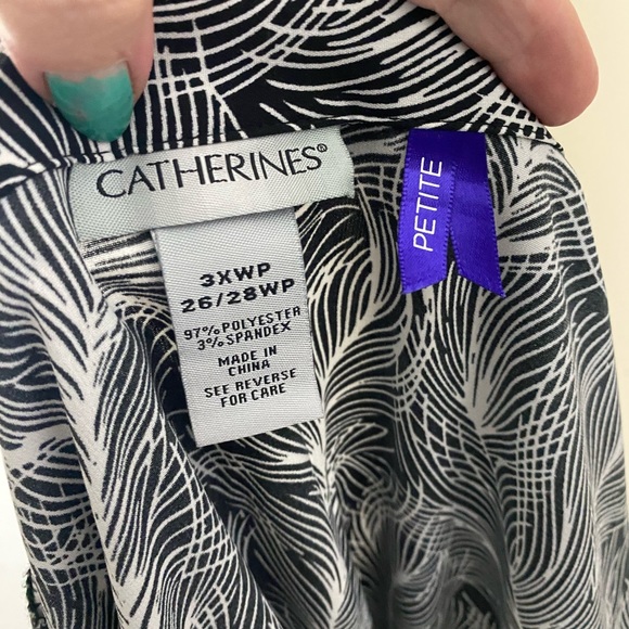 Catherines plus petite 3/4 sleeve button up top black white feather print 3X WP - Picture 4 of 11